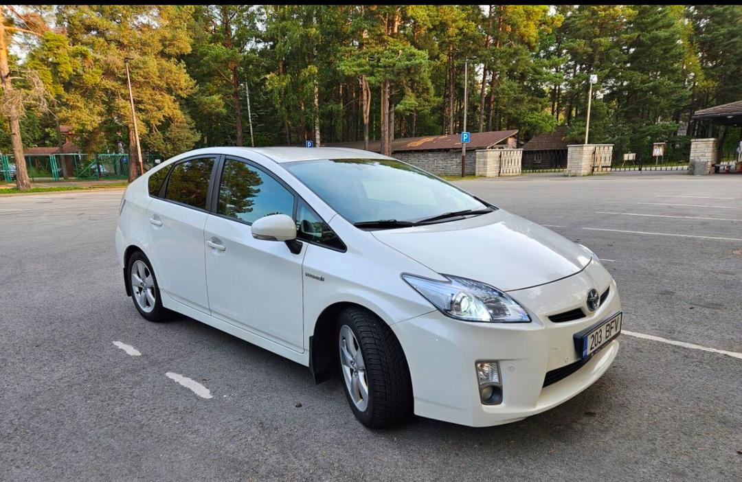 Toyota prius 2011